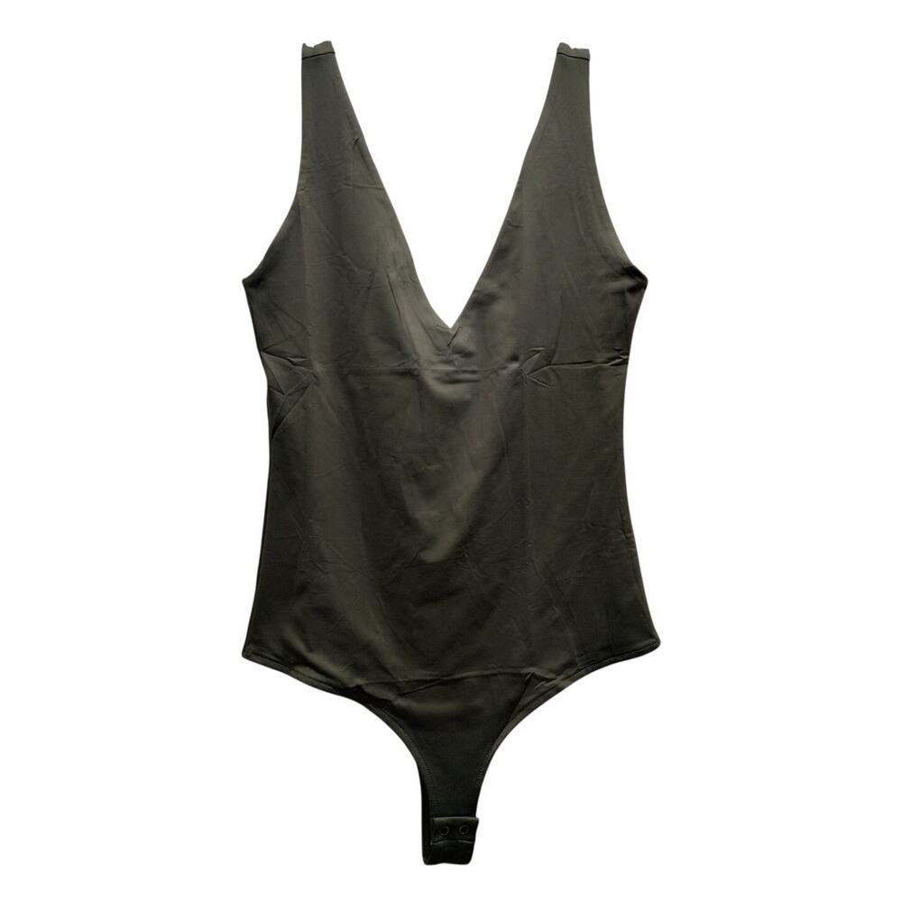 Reoria Women's Bodysuit Size Medium Green Wide V-Neck Snap Closure Stretch NEW